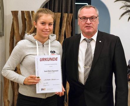 Sarah Hagemann AK 1 - Irisnadel Bronze  und   2. Platz Kurt-Ksinsik-Preis und Urkunde LAFO AK 1